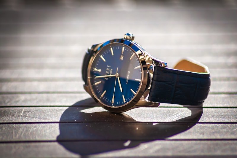 Reloj con cristal de zafiro transparente y resistente
